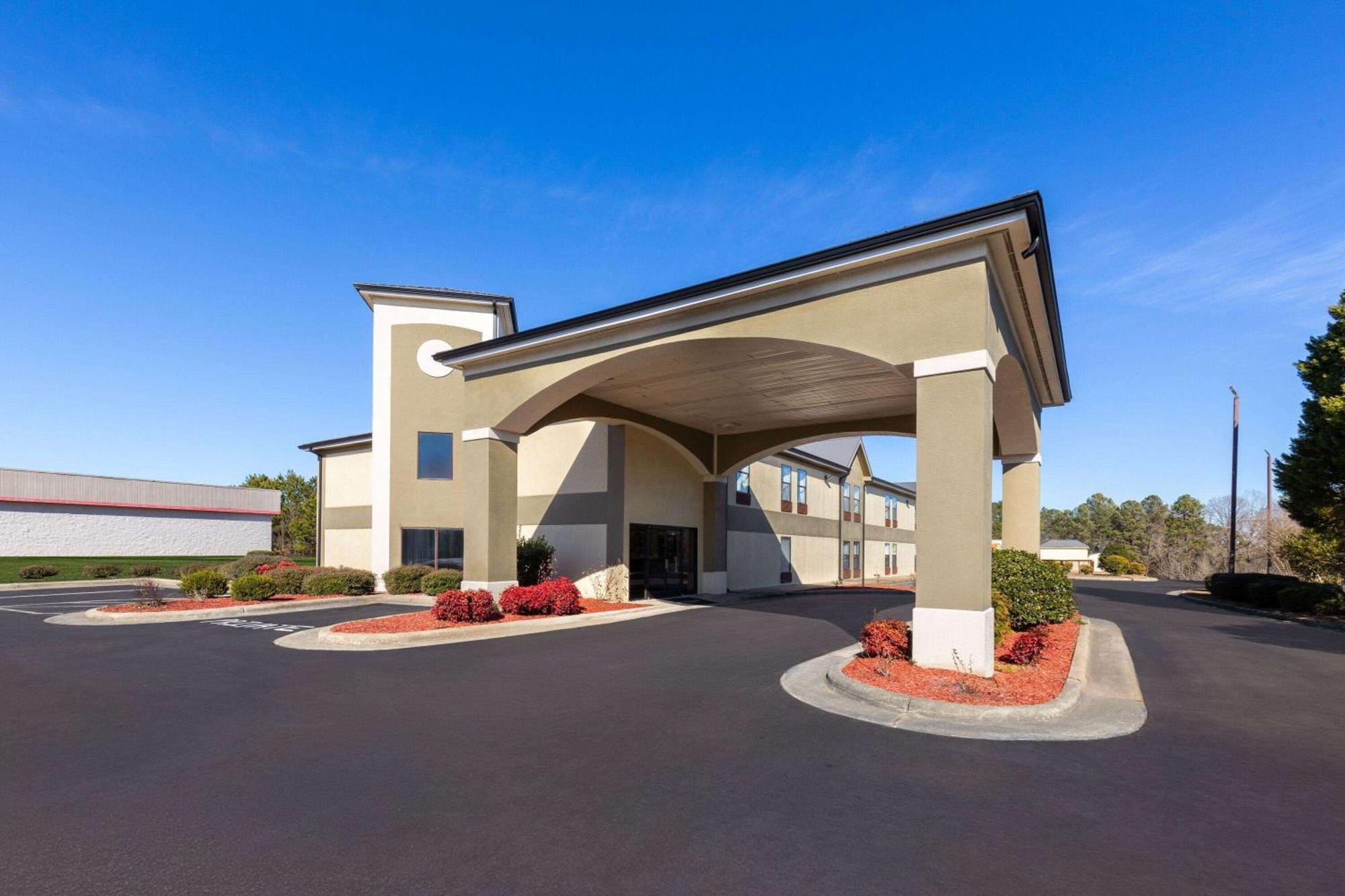 Baymont By Wyndham Creedmoor Hotel Kültér fotó